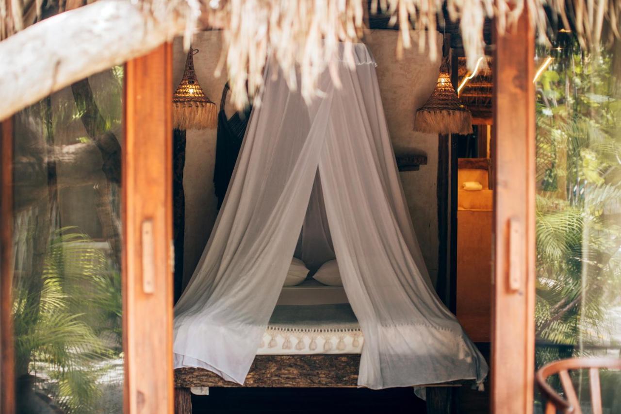 Ikal Tulum Hotel Exteriör bild A mosquito net over a bed