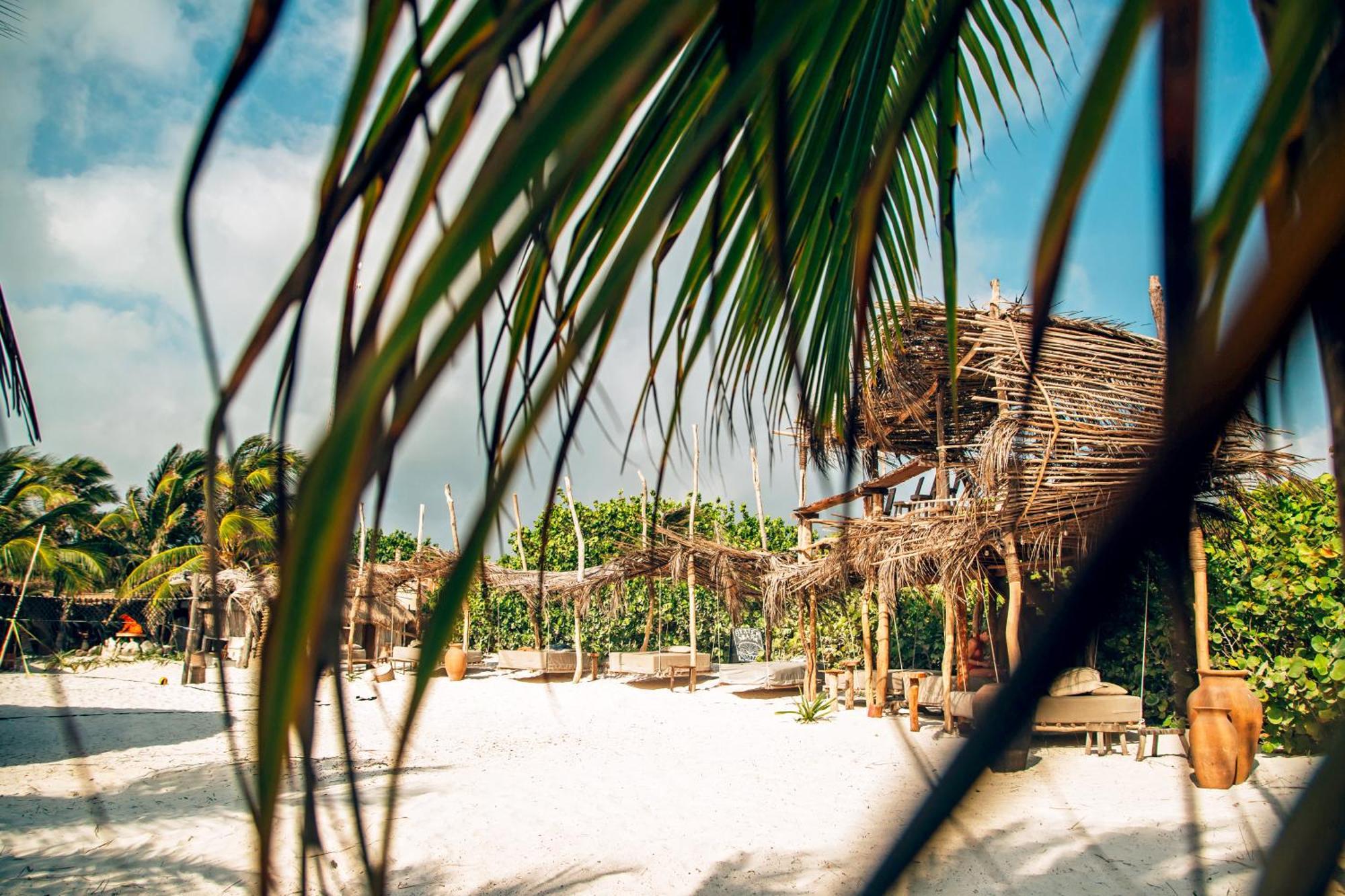 Ikal Tulum Hotel Exteriör bild A beach hut at the resort