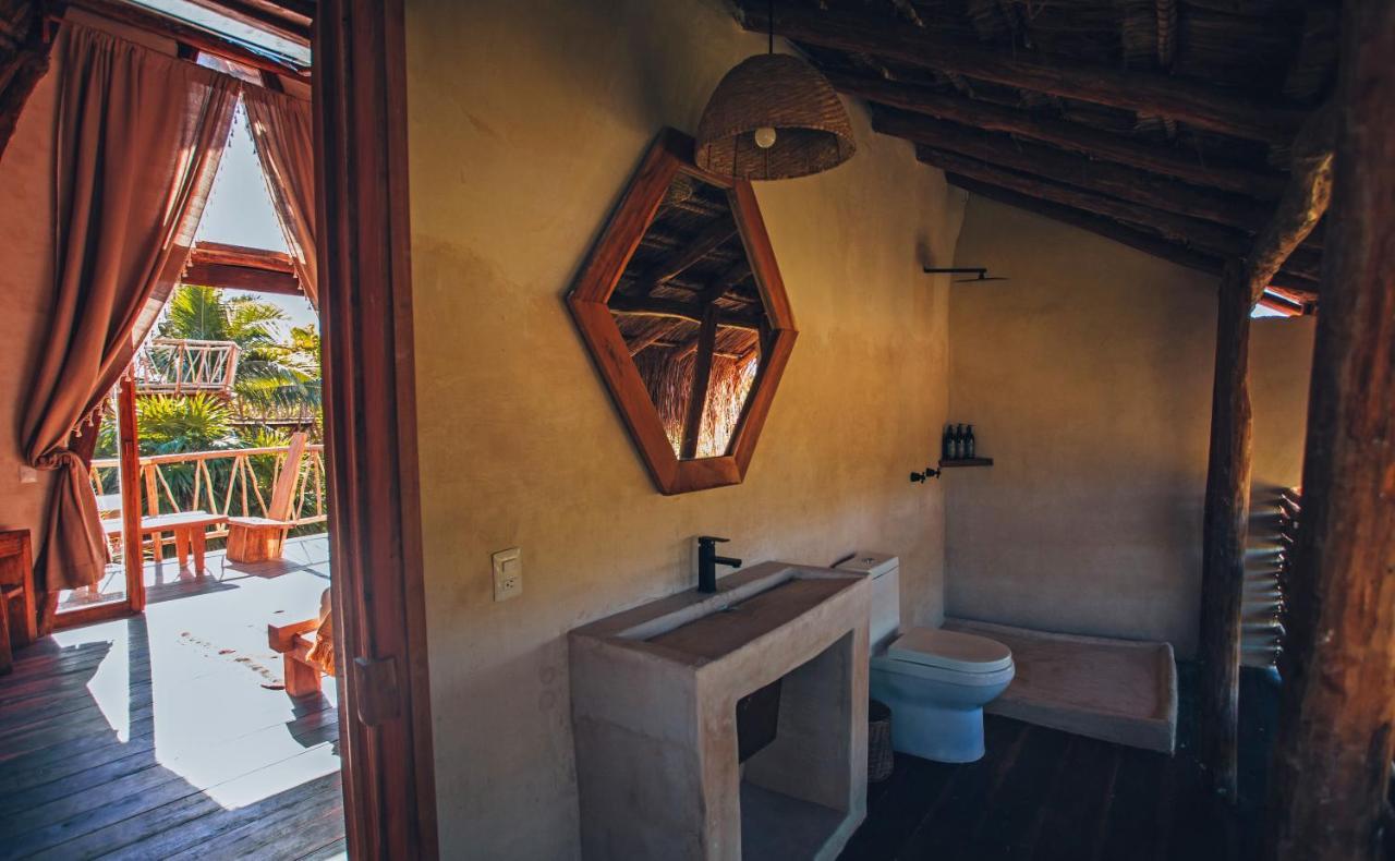 Ikal Tulum Hotel Exteriör bild Bathroom at the Treehouse