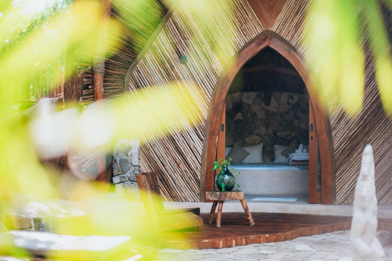 Ikal Tulum Hotel Exteriör bild The entrance to the chapel