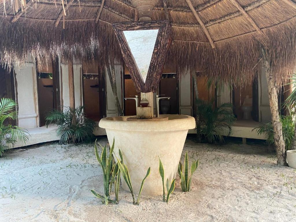 Ikal Tulum Hotel Exteriör bild Fountain at the entrance of the spa